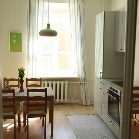 Bright And Cozy For Two, Center