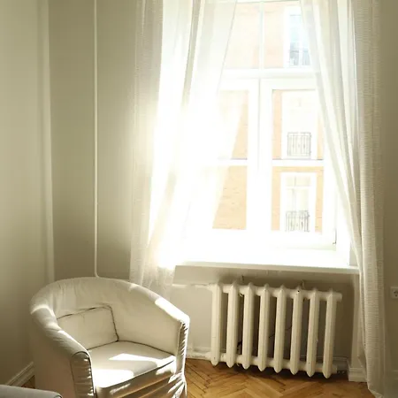 Bright And Cozy For Two, Center